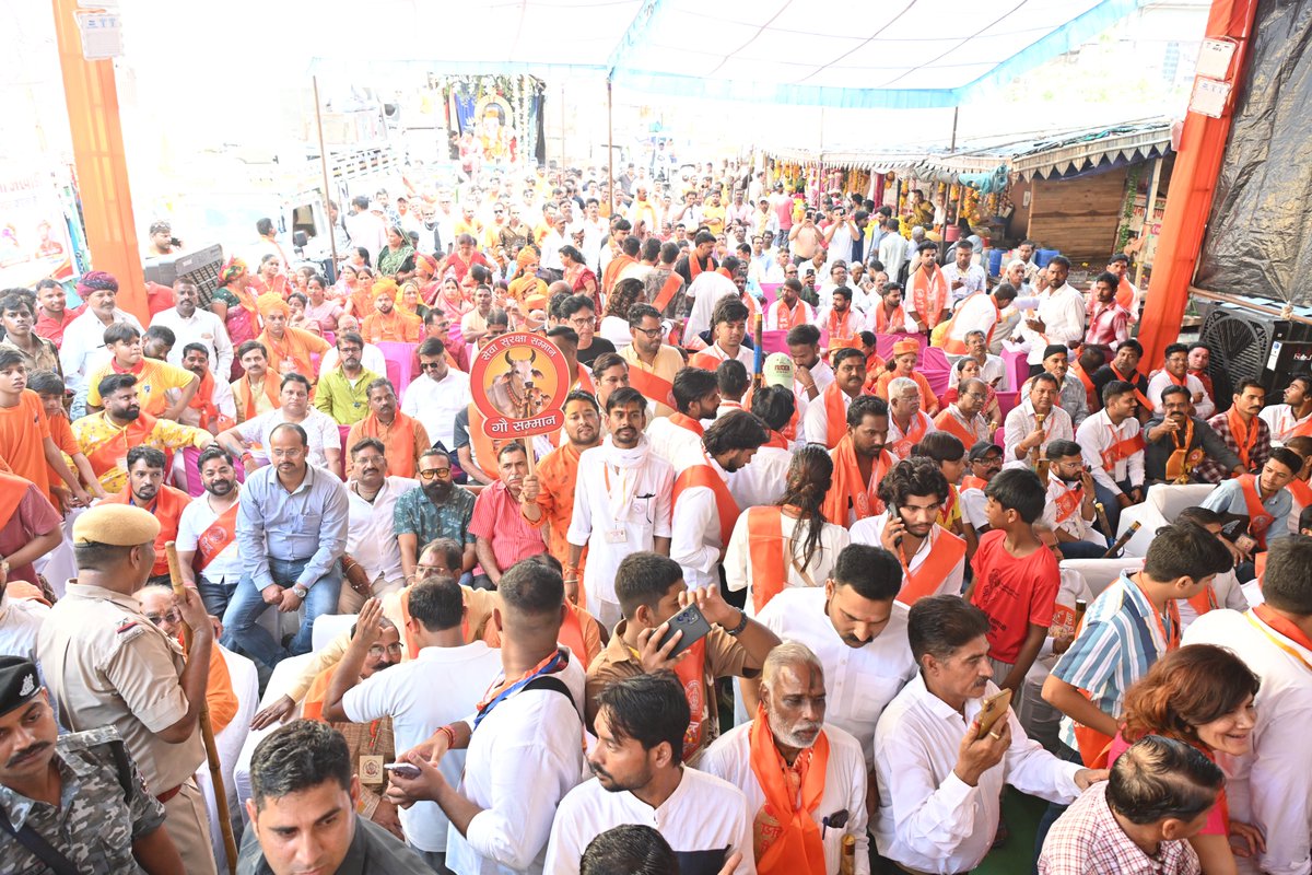 ombirlakota's tweet photo. संसदीय क्षेत्र कोटा में अनंत चतुर्दशी के अवसर पर शोभायात्रा से पूर्व आयोजित गणेश पूजन में सम्मिलित होकर भगवान गजानन की आराधना की और क्षेत्रवासियों की सुख-समृद्धि की कामना की। कोटा के लिए यह दिन विशेष है,जब पूरा शहर उत्सव के उल्लास और बप्पा की भक्ति में डूब जाता है। भगवान गणेश से प्रार्थना है कि यह पर्व कोटा-बूंदी के मेरे सभी परिवारजनों के जीवन में नई ऊर्जा और खुशियाँ लेकर आए। 

गणपति बप्पा मोरया 

#kota
#Bundi