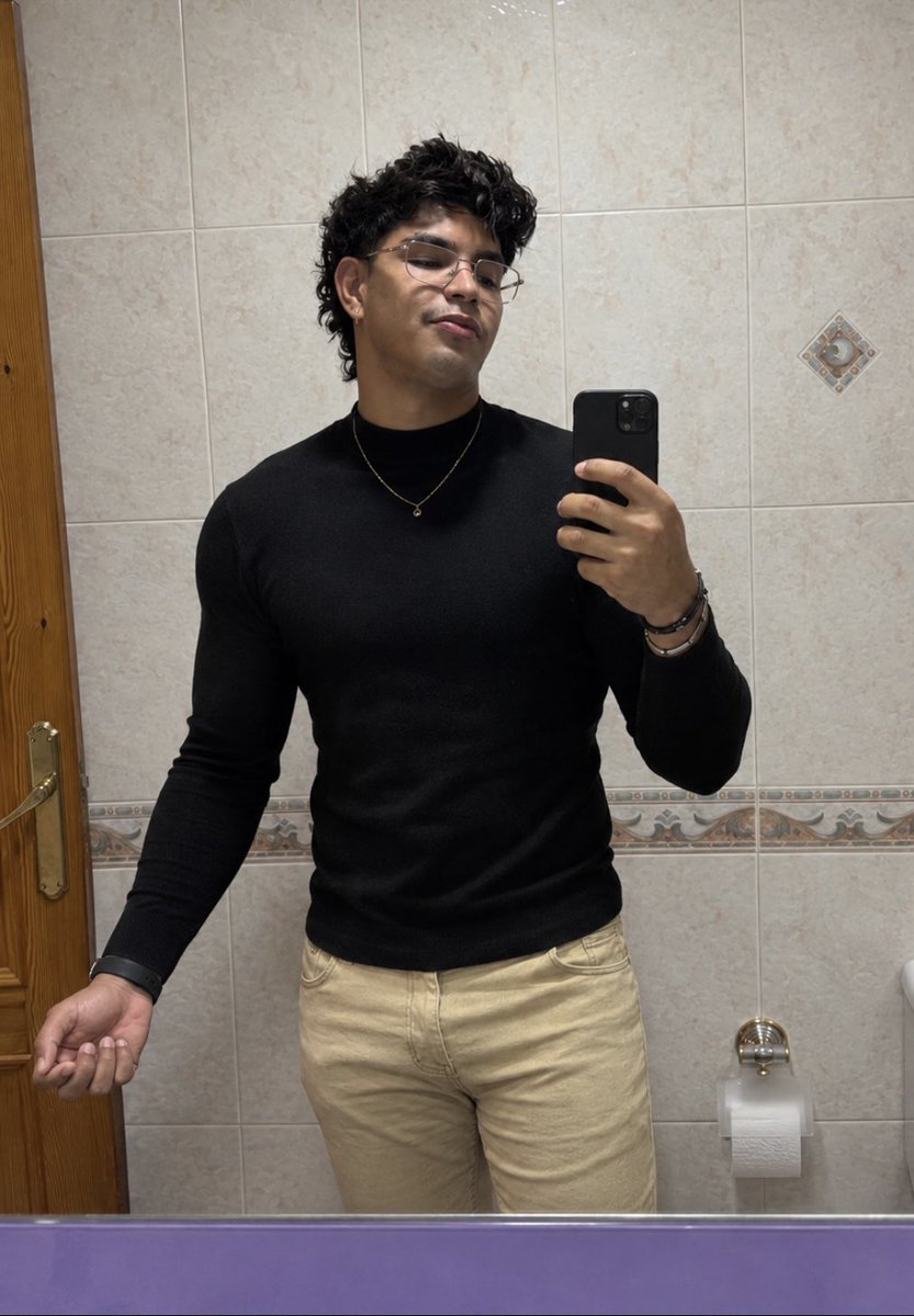 thehotboy77 tweet picture