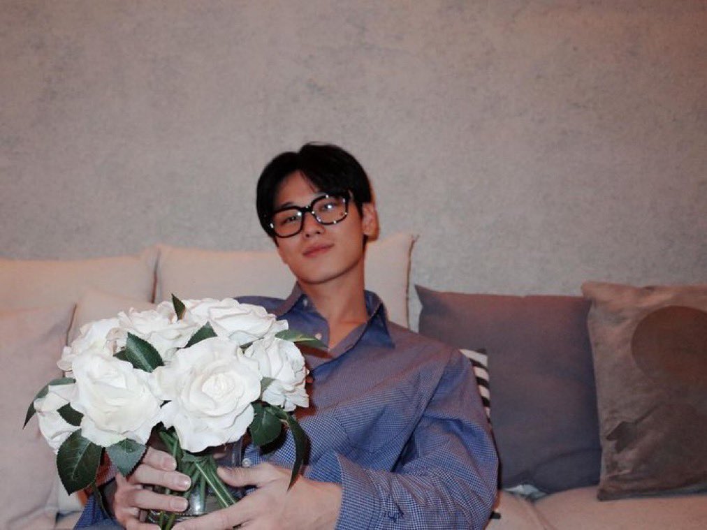 zuyeonxt's tweet photo. Hi, do you wanna this flower? https://t.co/NBdYUIiJ6c