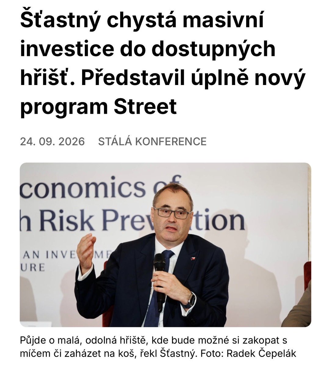borisstastny's tweet photo. Představte si, že máte hřiště jen pár kroků od domu. Po škole můžete s dítětem vyběhnout ven, zakopat si, zahrát basket nebo si společně zacvičit. A když máte chuť se hýbat sami, hřiště máte doslova za rohem.

Sport se tak stává přirozenou součástí každého dne.
Právě o tom je Street, nový program, který jsem představil na konferenci Zdravotnického deníku.

Chceme podpořit vznik menších, odolných a volně přístupných sportovišť, protože pro pravidelný pohyb nepotřebujete vždy velký stadion ani složitý plán.