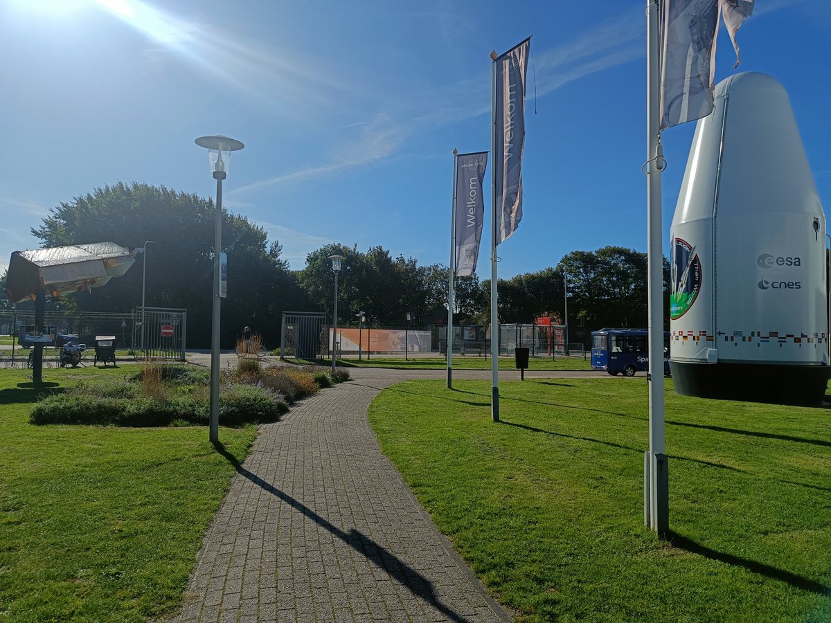 Souto629's tweet photo. Wiiiii Space expo https://t.co/gN5CHxIu0o