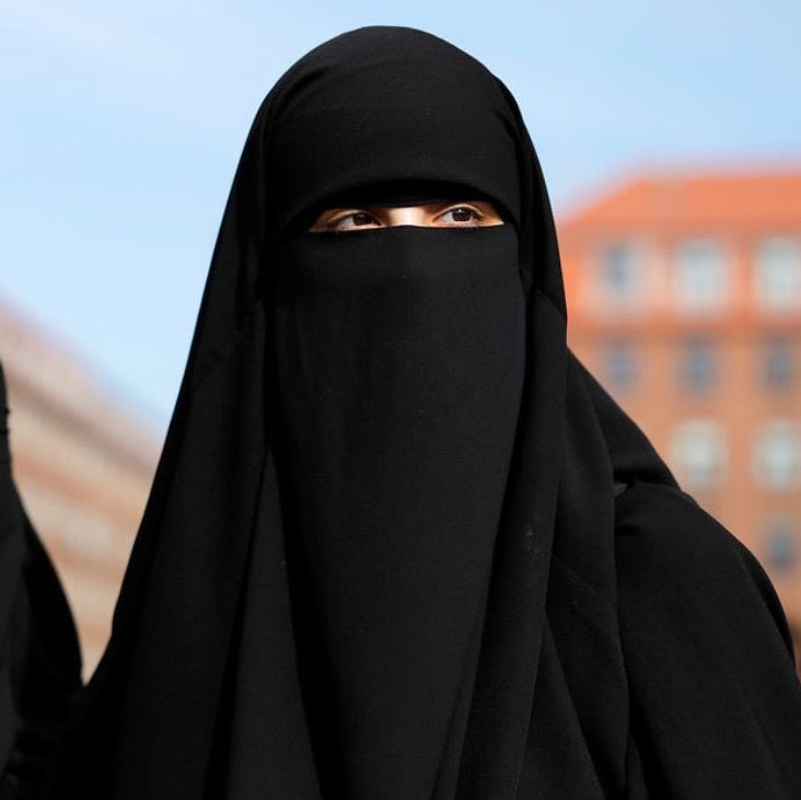 GlobeEyeNews's tweet photo. BREAKING:

Italy officially bans burqas and niqabs in schools. https://t.co/uKvat0rrAo