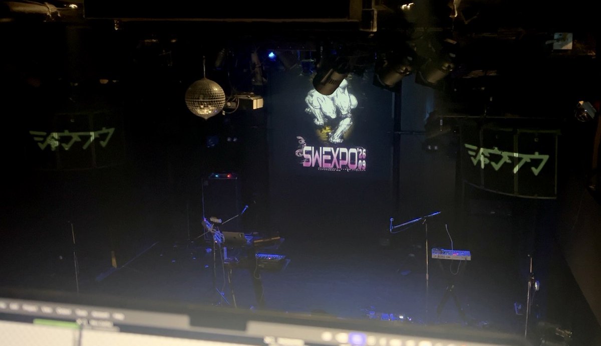k_gatotsu's tweet photo. 9/24(木)高円寺HIGHにて『シャウワウエキスポ'26_09』のVJでした。二部の数曲はムコ氏が藝祭のライブの時に制作したものをベースになんやかんやさせていただきました。会場の盛り上がりもすごかったしショウワォさいこう〜🫶な1日でした。本当にお疲れ様でした！！ https://t.co/xZiXncskYx