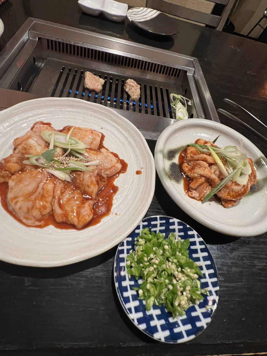 ari7773's tweet photo. 今日の夜ご飯はアリラン園で色々🥩
昔からお勧めし続けてるのに誰も行かない焼肉屋。
シャワーヘッドが壊れてAEONに買いに行くという不幸に見舞われて泣いてた。ホース一体型だったし付けるの面倒で気が重い、人はシャワーヘッド一つで不幸になれる🫩🚿 https://t.co/V8NE1JdztX