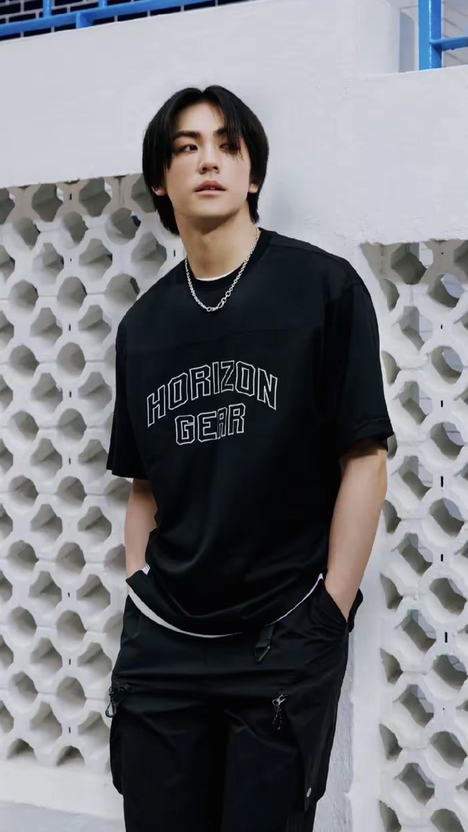 Janjiraphai's tweet photo. เผิง จื่อเย่ !!!ตอนผมยามก็คือฮองกงบอยสุดๆ หล่อมากกกก🦁💛💕
#彭梓燁Leo #leoking https://t.co/V7MpfyD3f4