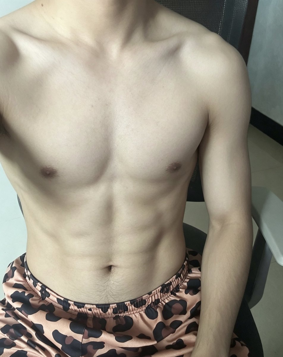 Haimianyo1's tweet photo. 男同勿扰，纯身材展示。 https://t.co/En25lZta6W
