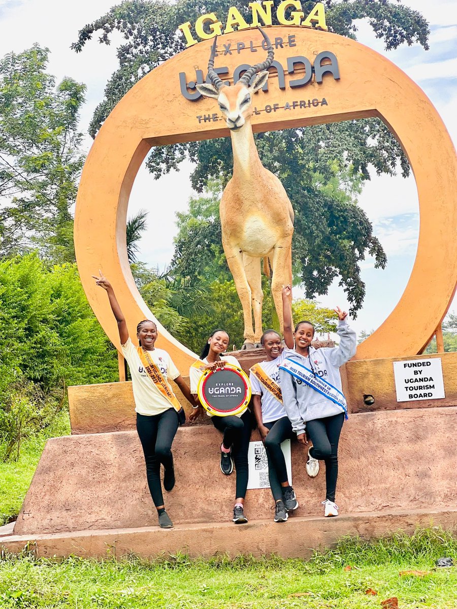 harriet73299's tweet photo. Standing at the Equator in Iganga 🇺🇬🌍—where the Northern and Southern Hemispheres meet! A beautiful reminder of Uganda’s unique geographical and tourism treasures. ✨
#VisitUganda #WorldTourismDay #Misstourismuganda #Exploreuganda https://t.co/HSxWqaL4OF