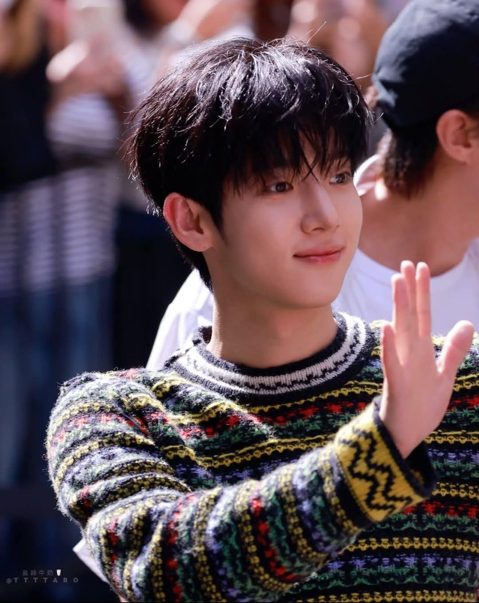 sik_syu's tweet photo. That little smile is so beautiful and adorable. I hope Park Siwoo will always have reasons to smile like this, and that his beautiful smile will stay with him wherever he goes.

PARK SIWOO AT MARNI MFWSS27
#PARKSIWOOxMARNI
#PARKSIWOOxMARNIFWSS27
#PARKSIWOO #박시우 https://t.co/Tqp8CZL44S