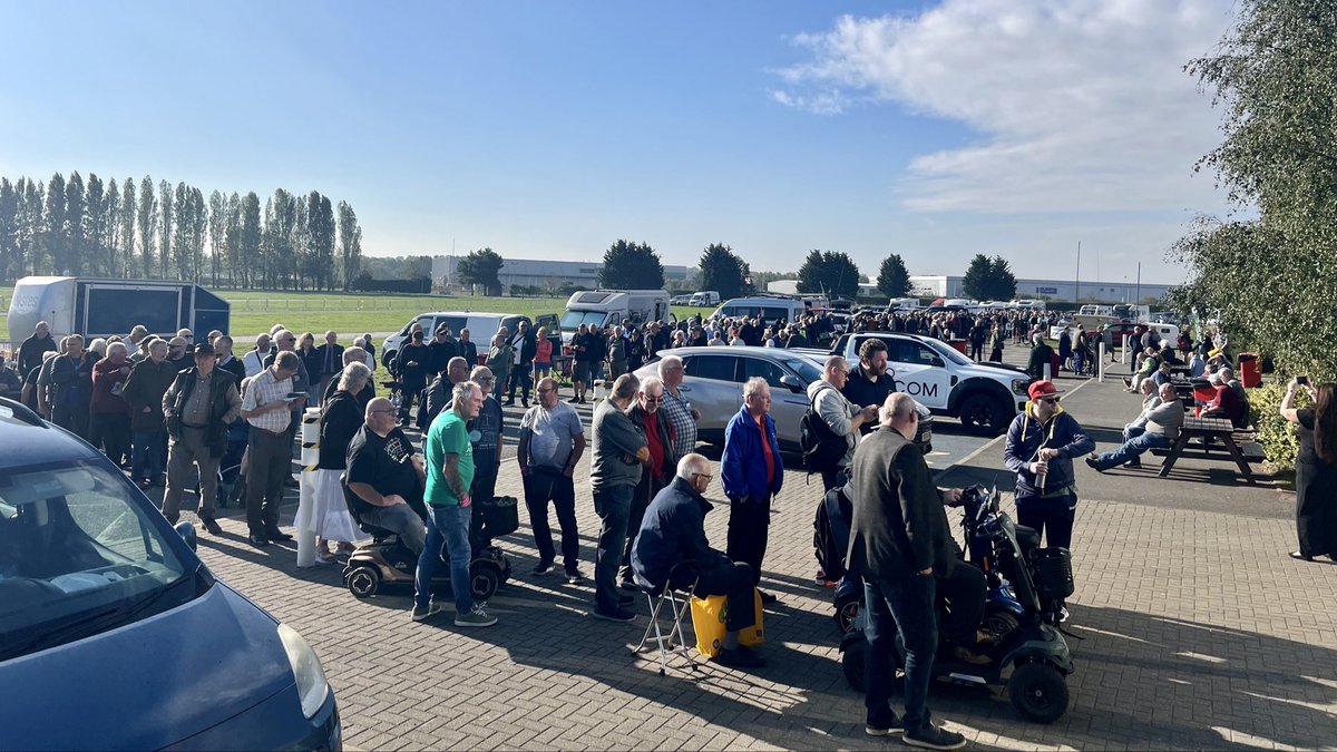 Icom_UK's tweet photo. This is a picture before the doors opened at National Hamfest.  Looks like it’s going to be an incredible event today and we look forward to seeing you all!  @N_Hamfest #icom #nationalhamfest #hamradio https://t.co/hM7qFBqcAC