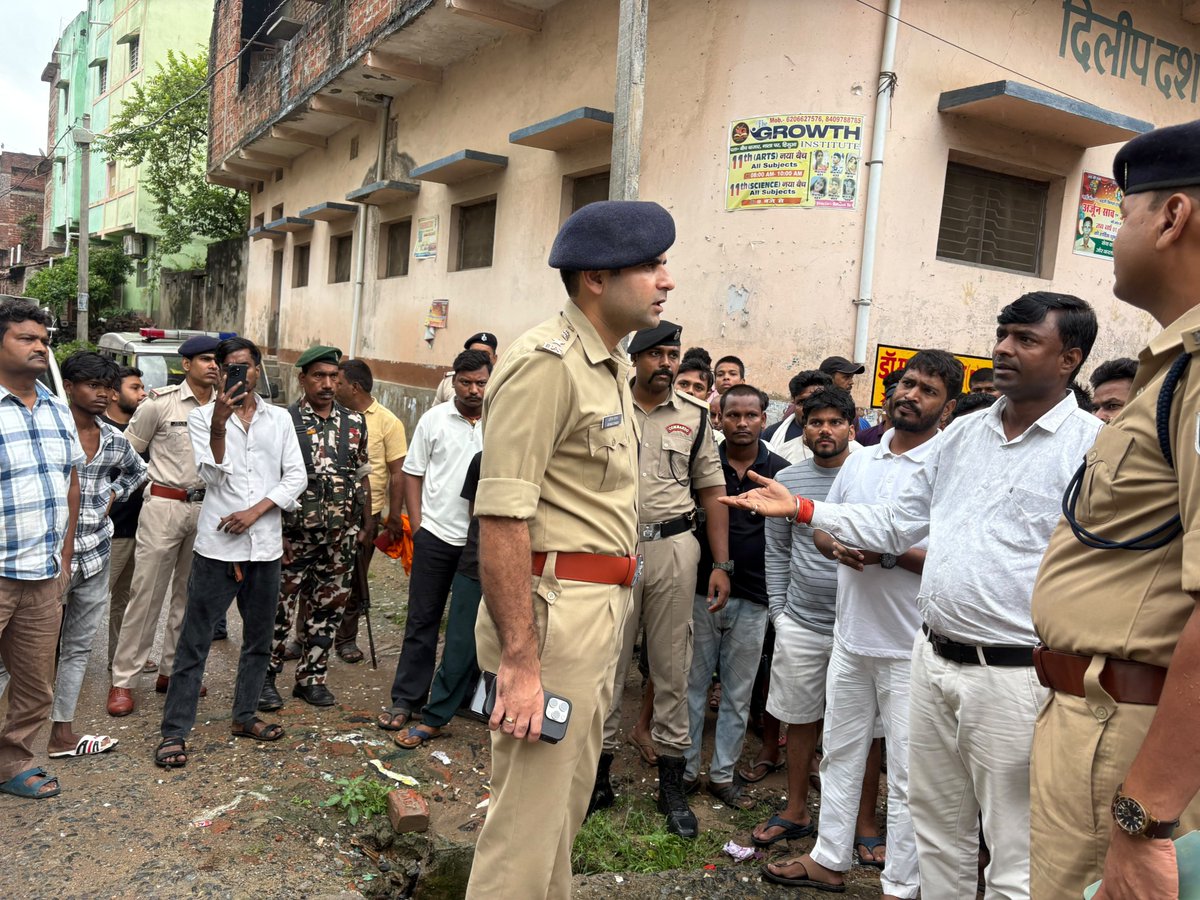 nawadapolice's tweet photo. हिसुआ थाना क्षेत्र अंतर्गत DDM कॉलेज के समीप कुछ अज्ञात अपराधियों के द्वारा एक युवक को चाकू मार कर जख्मी कर देने के संबंध में नवादा पुलिस का आधिकारिक संस्करण।
@bihar_police 
@IgMagadh 
@DMNawada
#nawadapolice 
#Nawada 
#नवादा https://t.co/Mo5PKYBK6A