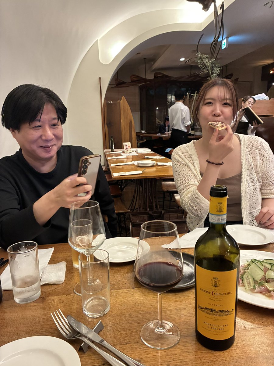 daiki_ago's tweet photo. 花岡さんとちいこと御茶ノ水でのんでるで〜 https://t.co/fcpMA1rChm