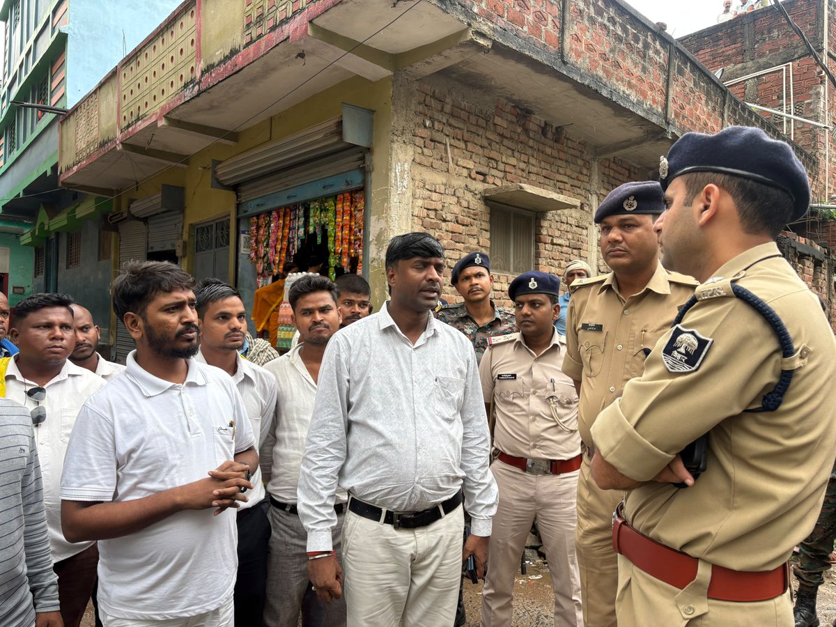 nawadapolice's tweet photo. हिसुआ थाना क्षेत्र अंतर्गत DDM कॉलेज के समीप कुछ अज्ञात अपराधियों के द्वारा एक युवक को चाकू मार कर जख्मी कर देने के संबंध में नवादा पुलिस का आधिकारिक संस्करण।
@bihar_police 
@IgMagadh 
@DMNawada
#nawadapolice 
#Nawada 
#नवादा https://t.co/Mo5PKYBK6A