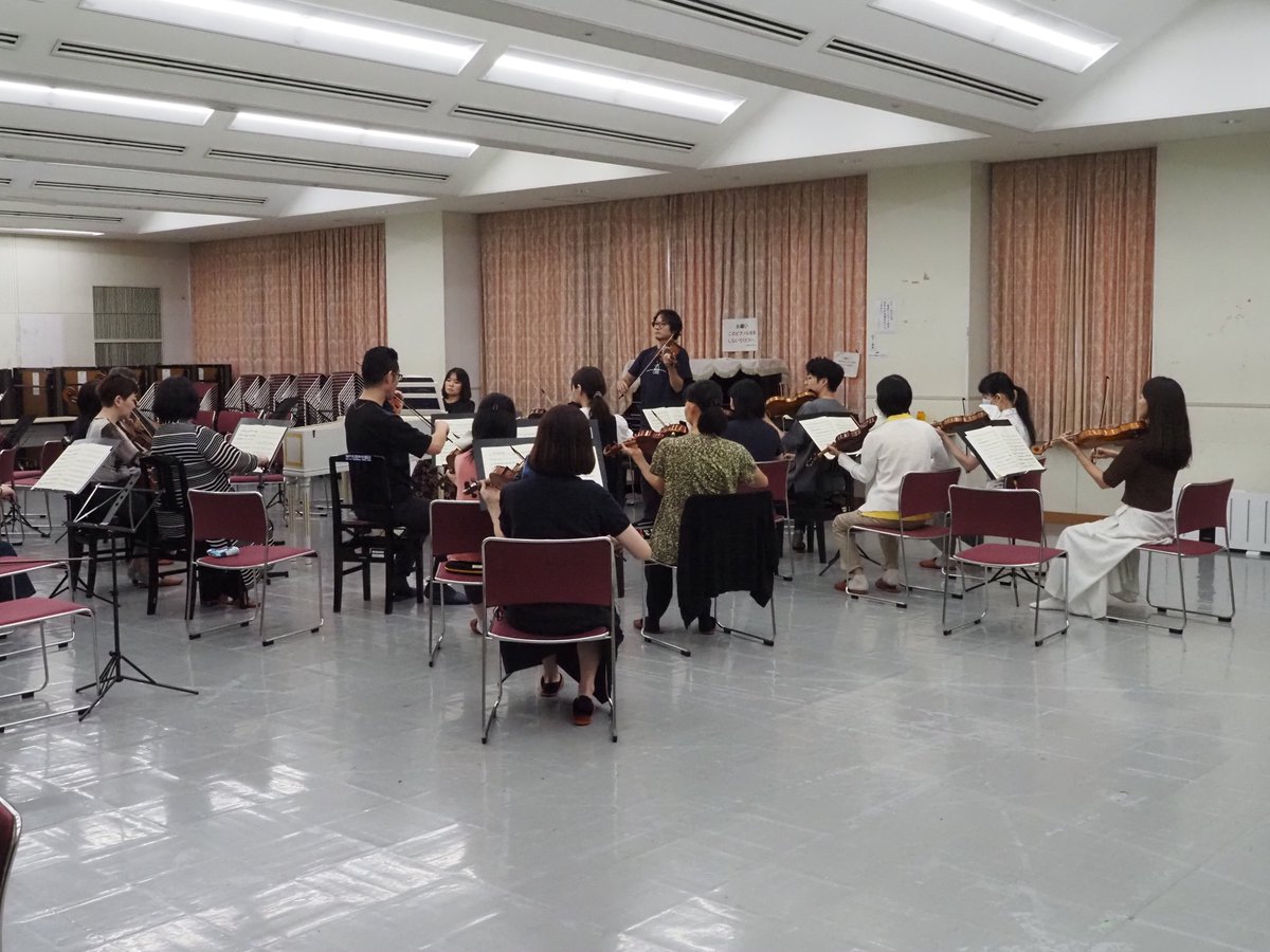 kobecityorch's tweet photo. 🎻リハーサル2日目

Selection Vol.9「ヴィヴァルディ《四季》」

昨日に引き続き熱気のあるリハーサルが行われています。
佐藤俊介さんの音色には思わず感嘆の声と拍手が！

※本公演のチケットは完売しております。当日券もございませんのでご了承ください

 #神戸市室内管弦楽団
 #聴いて応援KCCO https://t.co/N3MmlBRfcs