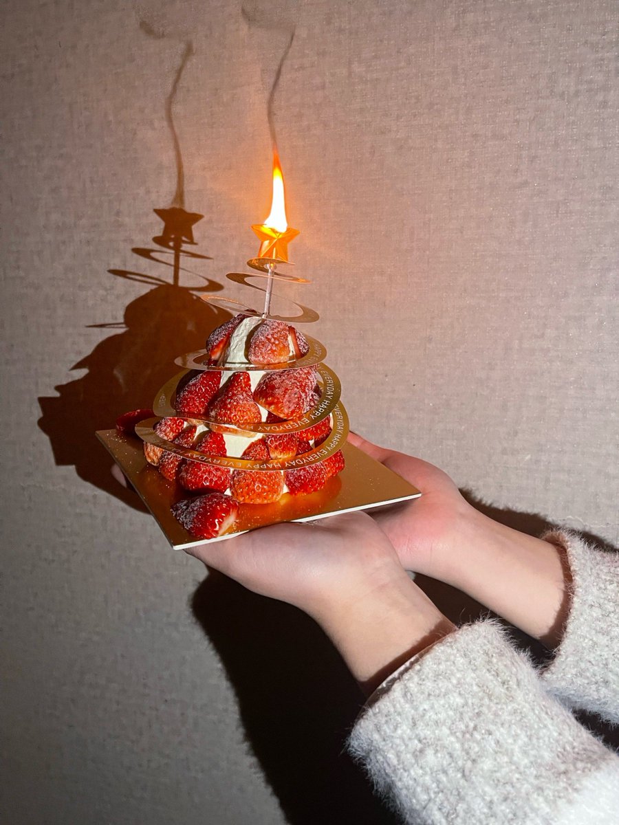darunnik's tweet photo. [Here’s a post: blowing the candle for the brave guy, no need to spend much money—small joy works!]， https://t.co/WCaV4egMjr