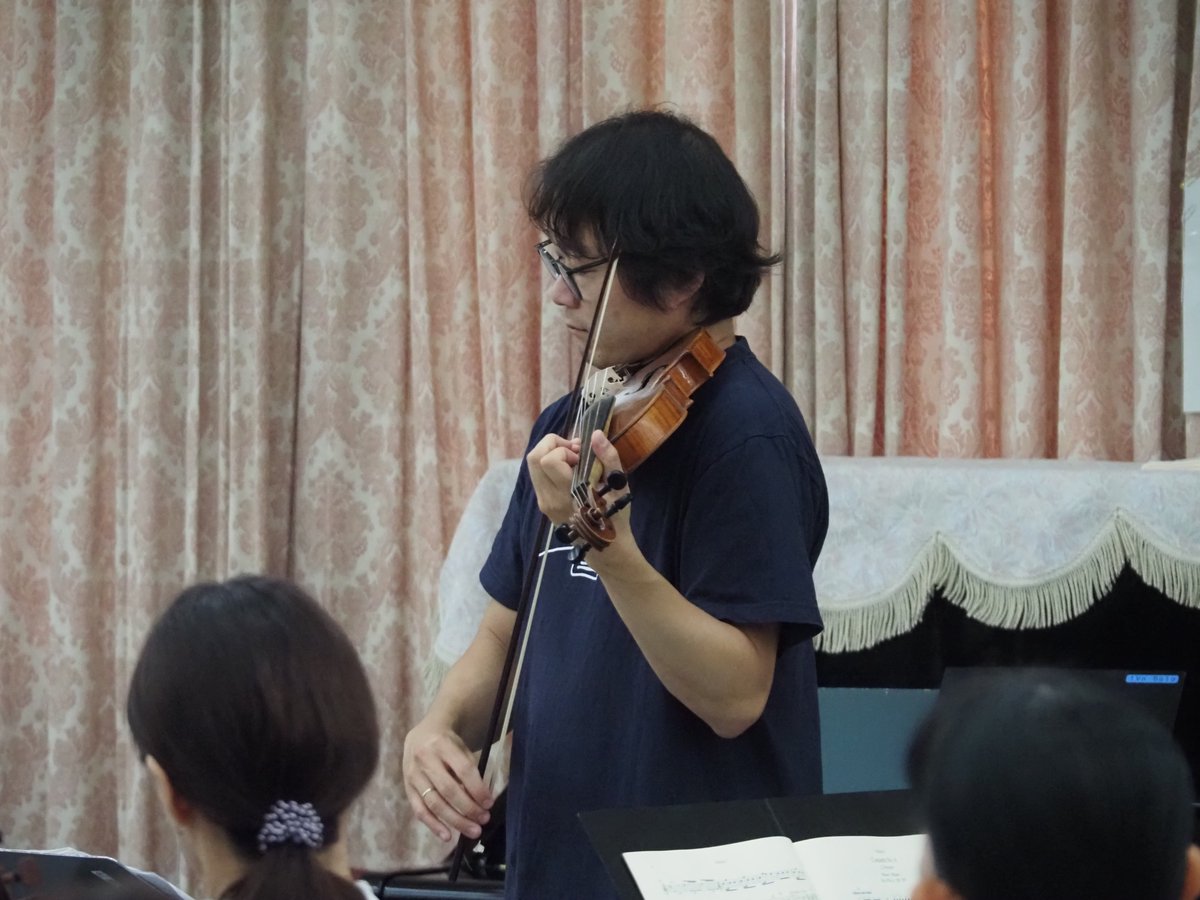 kobecityorch's tweet photo. 🎻リハーサル2日目

Selection Vol.9「ヴィヴァルディ《四季》」

昨日に引き続き熱気のあるリハーサルが行われています。
佐藤俊介さんの音色には思わず感嘆の声と拍手が！

※本公演のチケットは完売しております。当日券もございませんのでご了承ください

 #神戸市室内管弦楽団
 #聴いて応援KCCO https://t.co/N3MmlBRfcs