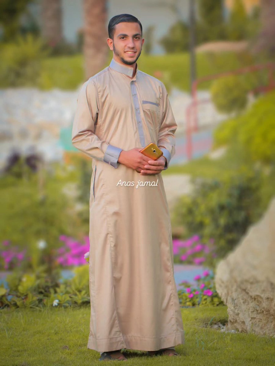 AnasAlSharif0's tweet photo. في يوم الجمعة المبارك ؛؛
جددوا دعواتكم لحبيبكم وصوت غزة للعالم الشهيد الصحفي "أنس جمال الشريف" . https://t.co/Yr9V3WGUiE
