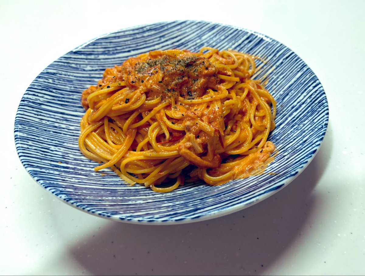 harry_kirimaru's tweet photo. はーいハリーおじさんのカニカマを使ったなんちゃってかにトマトクリームパスタですよぉ〜、もちろんソースから作りましたよ〜、よくできましたねぇ〜 https://t.co/TPVtO4cu5s
