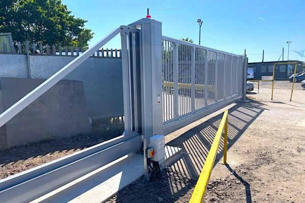 GatesLivewire's tweet photo. Keep your property, goods and staff safe 

✅ Industrial Doors

✅ Industrial Gates

☎️  01833 627776 

👉 https://t.co/F3WMkUyVsh 

📍#durhamuk
📍#darlington
📍#newcastleupontyne
📍#northyorkshire https://t.co/MjhSOCyksb