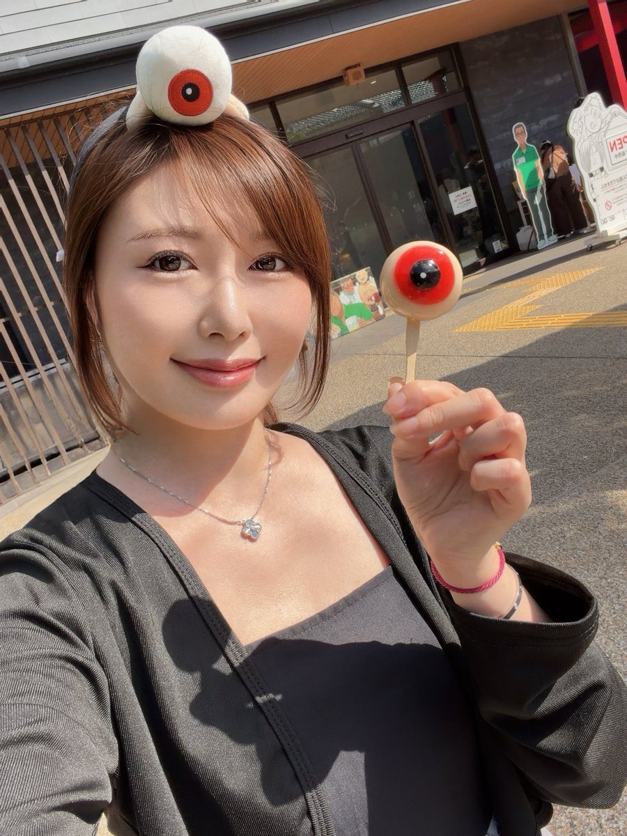 hiroe820's tweet photo. シルバーウィーク中に歩き回りすぎて足が筋肉痛です！🦶✨笑

筋肉痛だけど、連休明けの金土なので蝶々のお仕事はがんばります！👍✨

せっかくなので、出雲や鬼太郎のお話しが出来たら嬉しいな〜😊💓

（画像：水木しげる記念館）

🦋Lounge蝶々 広瀬あいら🦋
#ラウンジ #すすきの #ススキノ https://t.co/6Q6O1V45Fa
