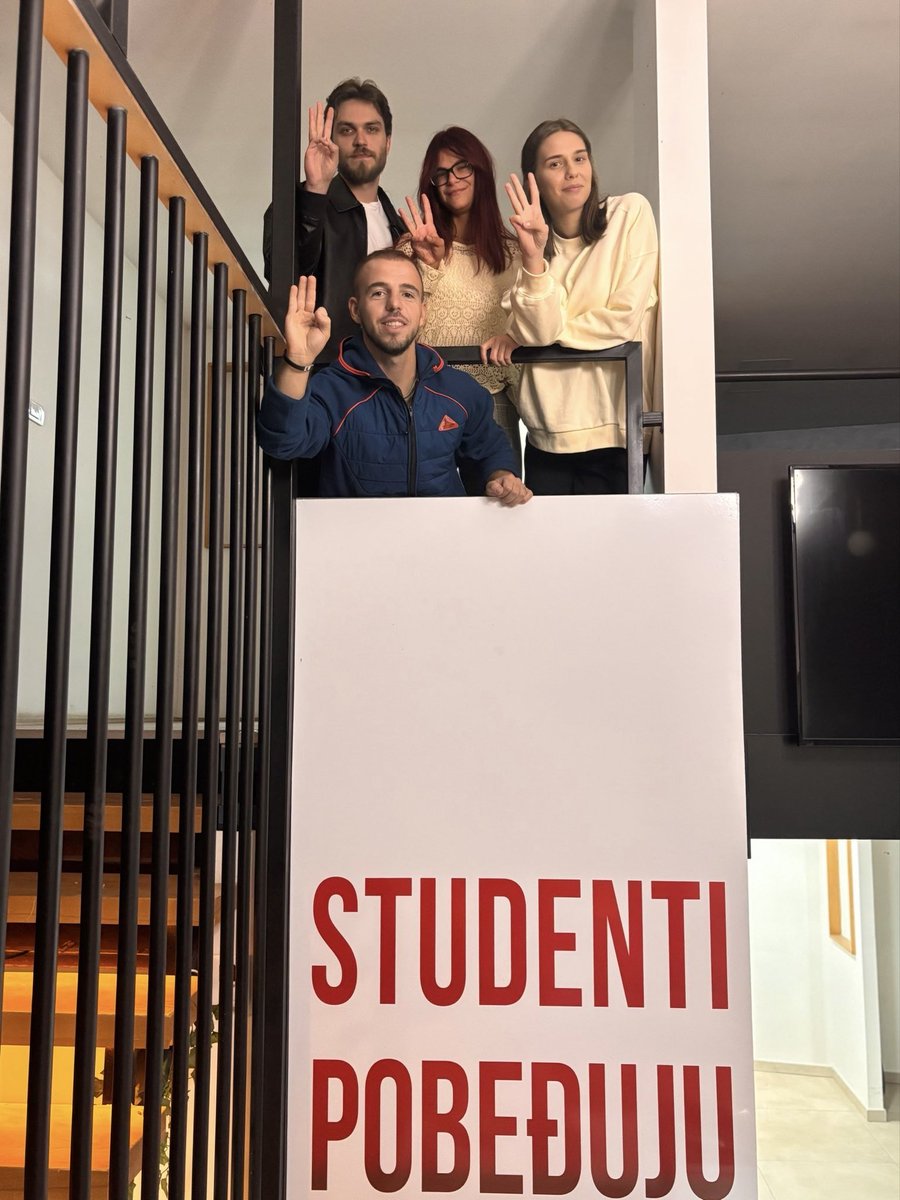Nikolinaa34's tweet photo. @Saskial9 @sns_srbija @milos_vucevic Ajde molim te nemoj sa se gubis, koji studenti. Jel nam ove nudite https://t.co/hqu1a1T9K8
