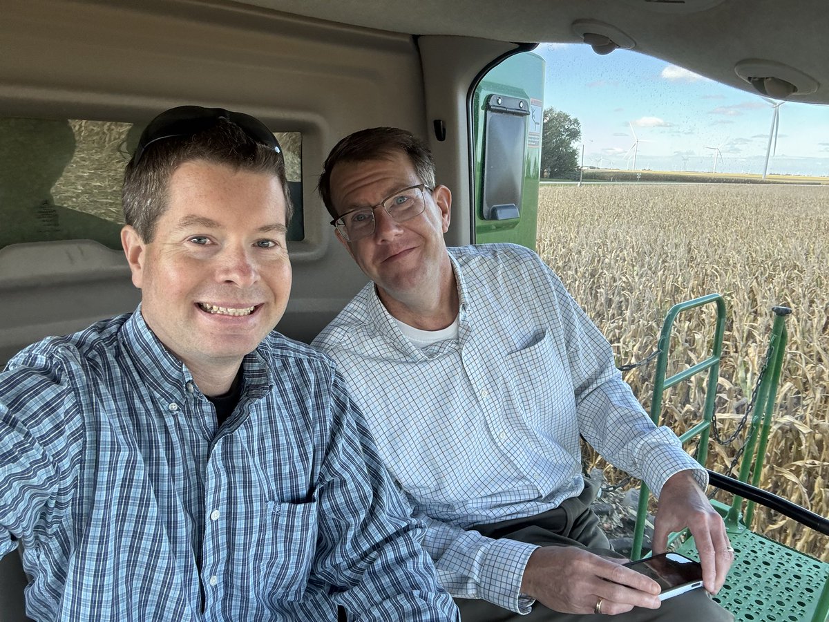 kecasson's tweet photo. Good morning and happy Friday from your harvest on-air crew! We’ll have the latest news and this week’s Rural Notebook during “A Central IL Morning” 5-6 a.m. on WGCY 106.3, WPOK 93.7 or https://t.co/cFS1W0rURX. https://t.co/cIscSiQv2T