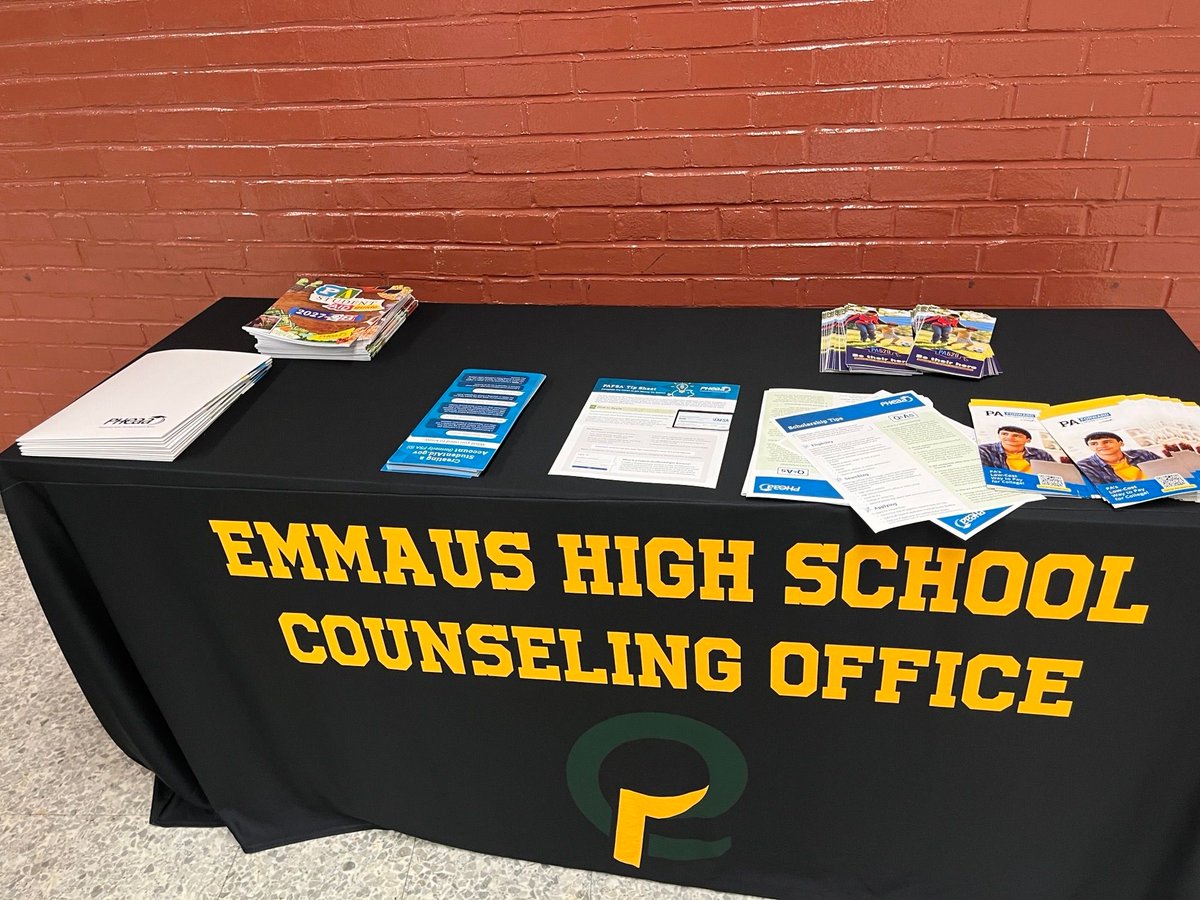 EHS_Hornets's tweet photo. A huge thank you to our counseling department for hosting the EHS financial aid night this week and for sharing this important information with the community ￼ https://t.co/sIJRqRYIKv