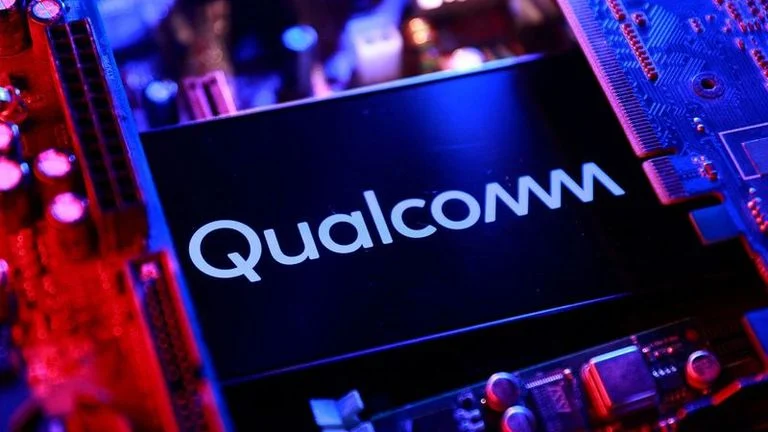 K_kiqox's tweet photo. Qualcomm is quietly building the pieces to become a serious competitor to Nvidia in Physical AI.

Robotics, autonomous vehicles, edge AI, embedded inference: Qualcomm wants to be everywhere AI needs to perceive, decide, and act in the real world.

Why this matters:

• highly efficient SoCs
• integrated CPU + GPU + NPU + vision + connectivity
• growing automotive exposure through Snapdragon Ride
• a direct push into robotics and humanoids
• an expanding software stack with Edge Impulse and now PickNik/MoveIt
• a data center ambition that could connect cloud AI with edge AI

This is exactly the territory Nvidia is building around with CUDA, Isaac, and Jetson.

The difference:

Nvidia is moving from the data center down into the robot.

Qualcomm is moving from smartphones, automotive, and the edge up toward a full AI platform.

Nvidia still has a massive lead in software and ecosystem.

But Qualcomm is building something far more ambitious than a smartphone chip business.

The market may still be underestimating that transition.
$QCOM