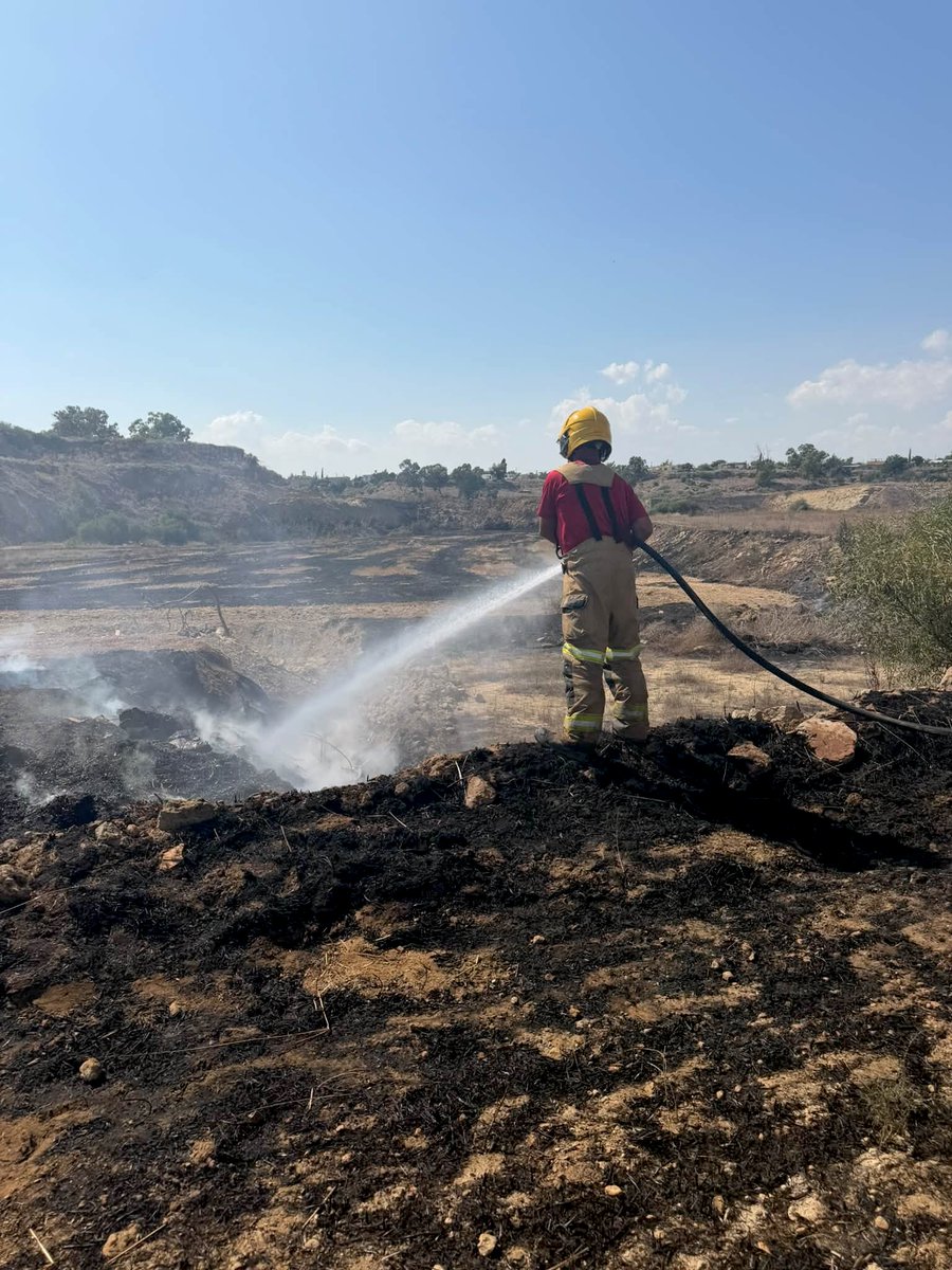 bfcyprus's tweet photo. Defence Fire and Rescue successfully responded to a fire near Aseridou Village with the support of the ROC fire engine and assistance from a local farmer. Well done to all involved 🙌🔥

#BritishBases #Cyprus #DFR #DefenceFireRescue https://t.co/873q3HiZcX