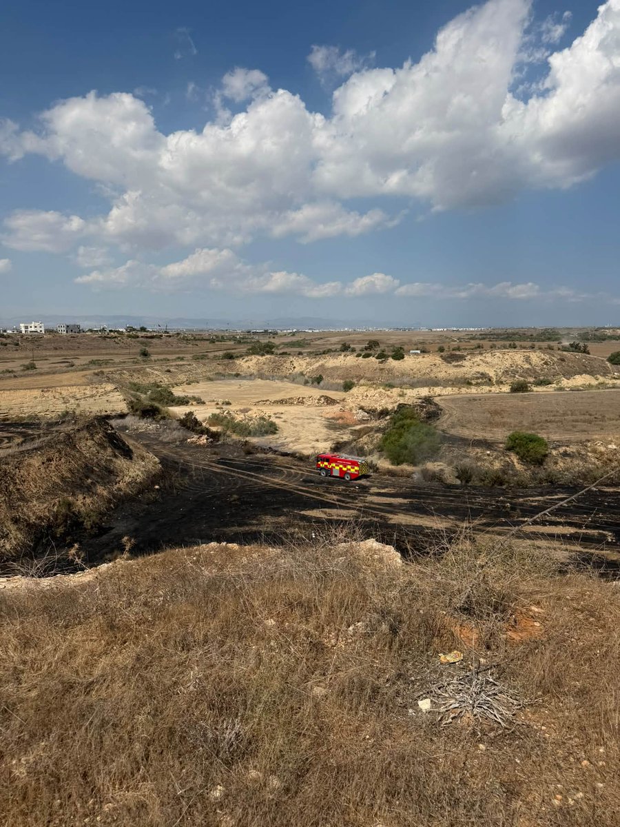 bfcyprus's tweet photo. Defence Fire and Rescue successfully responded to a fire near Aseridou Village with the support of the ROC fire engine and assistance from a local farmer. Well done to all involved 🙌🔥

#BritishBases #Cyprus #DFR #DefenceFireRescue https://t.co/873q3HiZcX