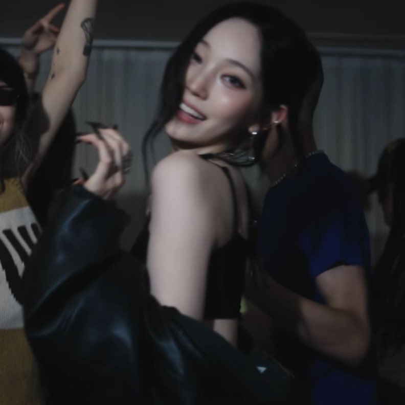 20west__'s tweet photo. ㅈㄴ느껴진다 으른여자의맛…. https://t.co/paNrn89o1s