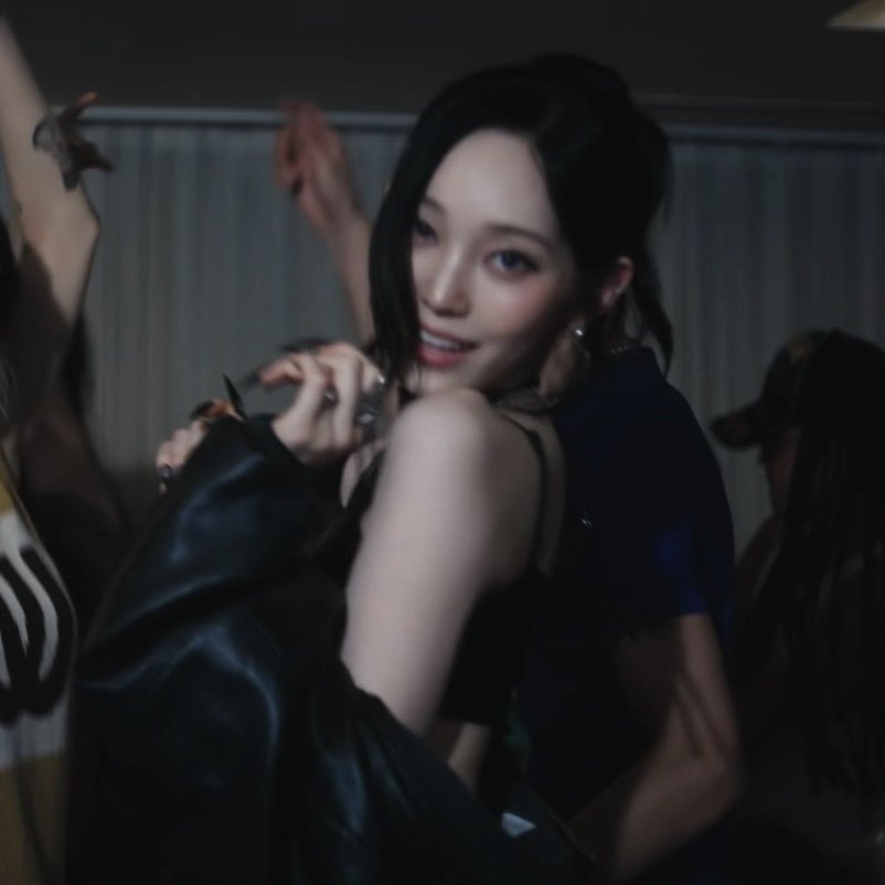 20west__'s tweet photo. ㅈㄴ느껴진다 으른여자의맛…. https://t.co/paNrn89o1s
