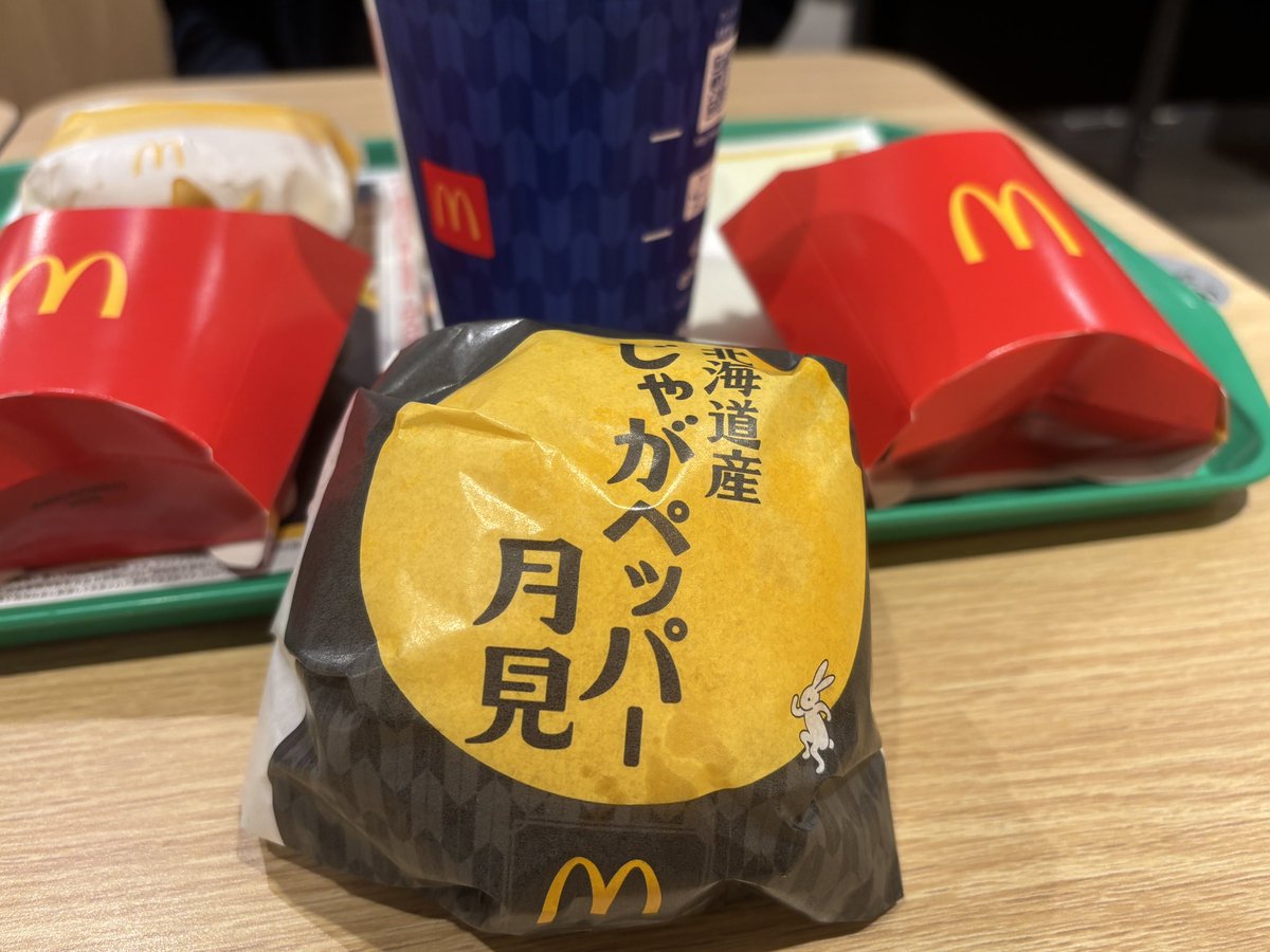 24maniCoC's tweet photo. 月見って何回食べても美味いですからね（今シーズン7回目） https://t.co/TNy7ahLKE6