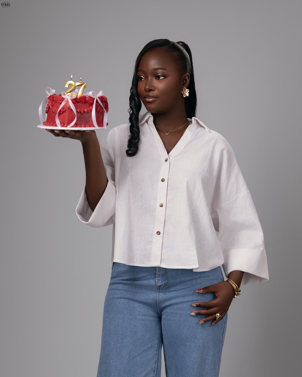 elizaego1's tweet photo. 27 is when it all begins 💫🎉🎂 https://t.co/HnOBo4eFtC