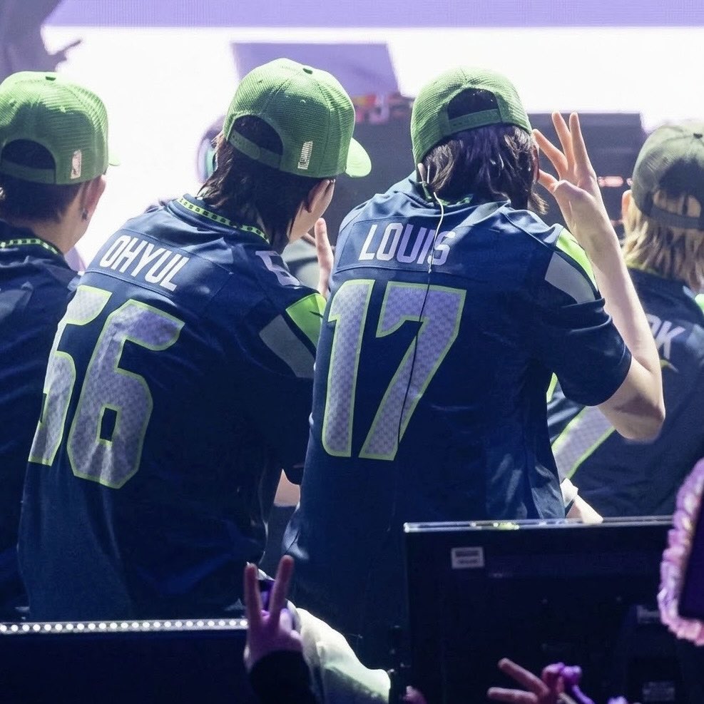Jymlngshott's tweet photo. 56💙💚17 https://t.co/3luXyGz5CW