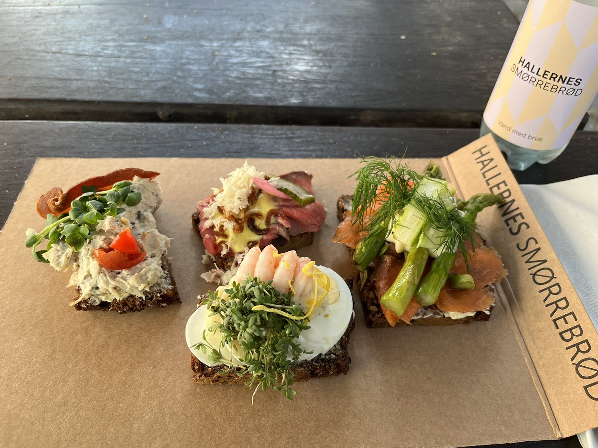 NaoS__'s tweet photo. smørrebrød！🇩🇰 https://t.co/uippj4wlvD
