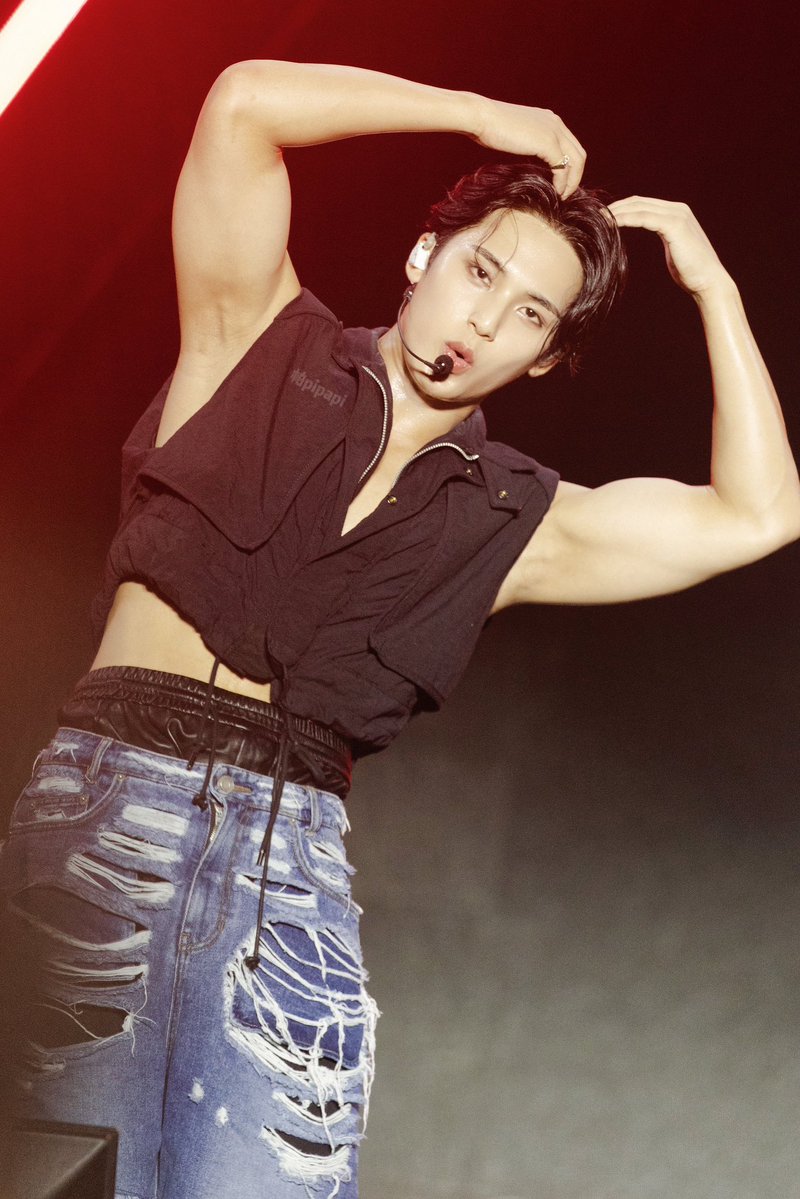 gyustarlit's tweet photo. these crazy shots live rent free in my head https://t.co/A4mNQcen2w