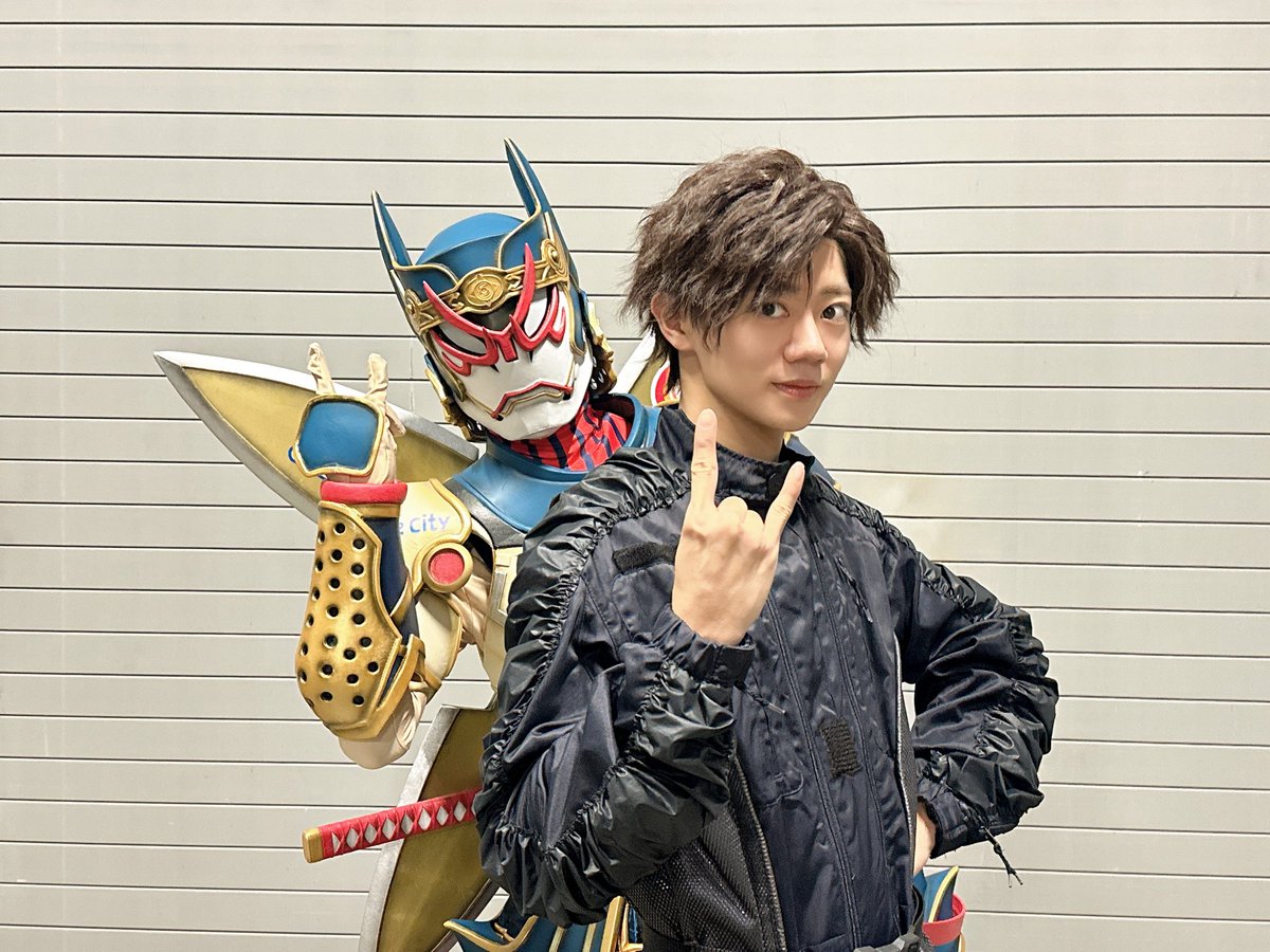 syumitaisetu's tweet photo. 「TIGER &amp; BUNNY」THE STAGE
本日もありがとうございました！

イワン・カレリン/折紙サイクロン役の悠雅君と📸
お顔が本当に綺麗で、見惚れてしまいます…✨️
稽古期間からたくさんお話して頂いてます🙏

明日もよろしくお願いします!!
#タイバニ #tigerbunny #舞台タイバニ https://t.co/jZ4VRVHRd8