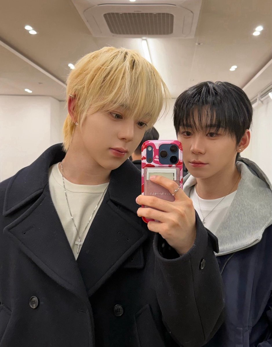 1028pics's tweet photo. 260925 #CHIHEN weverse update 

happy birthday, hani hyung! 
i hope you had a wonderful day
it feels  like your muscles are catching up to me soon~

HAPPY HANMAZING BIRTHDAY 🎂
#AChapterCalledParkHan
#대박한생일 #박한 @AHOF_official 
#CHIHEN #즈언 #簡志恩 https://t.co/LyyXAAvrzo
