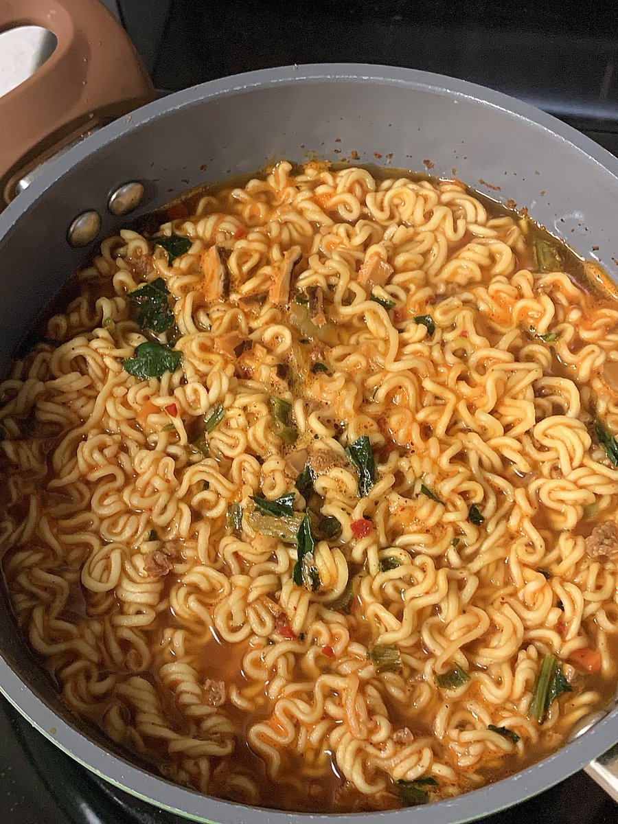 suukony's tweet photo. 저의 라면취향은 말려먹기입니다 https://t.co/HjmZfLIQ18