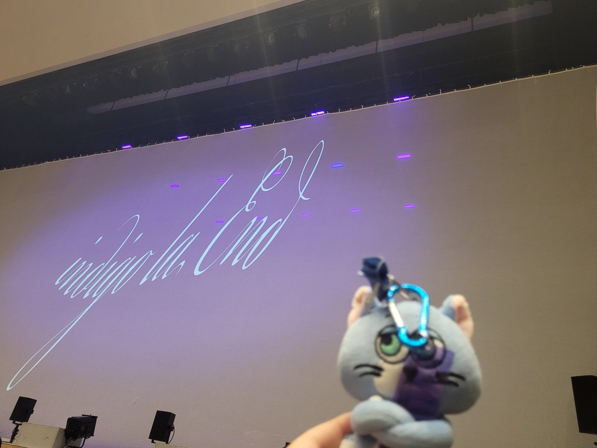 mk_rfu's tweet photo. indigoツアー後半スタート。

だいぶ早くついた、、こちらの席から見届けます。
グッズは並んでたのでまた今度。 https://t.co/57XT0bK2pF