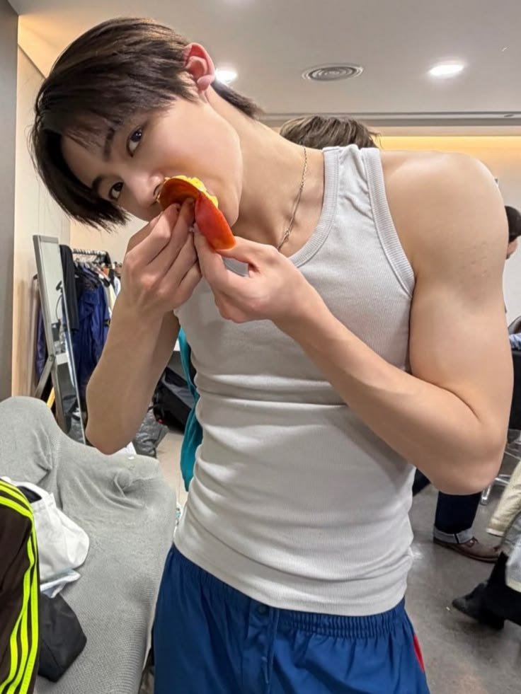 sanpiacau's tweet photo. #SEONGHYEON BODY BANG https://t.co/2yrkzv1VGl