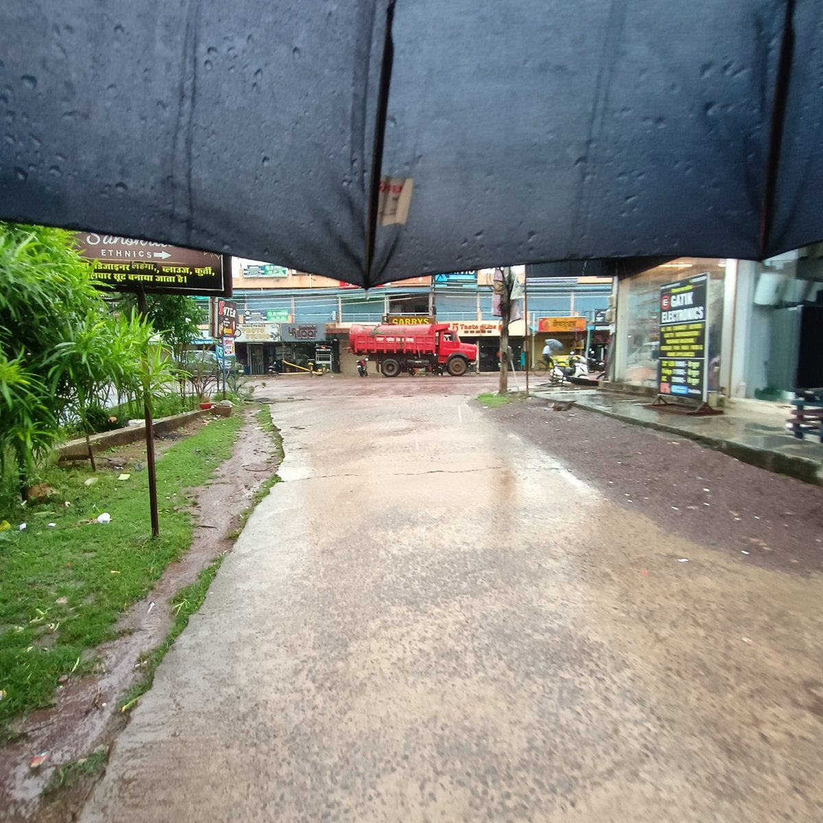 mrdimpal12's tweet photo. Peak rain https://t.co/CXVn881176