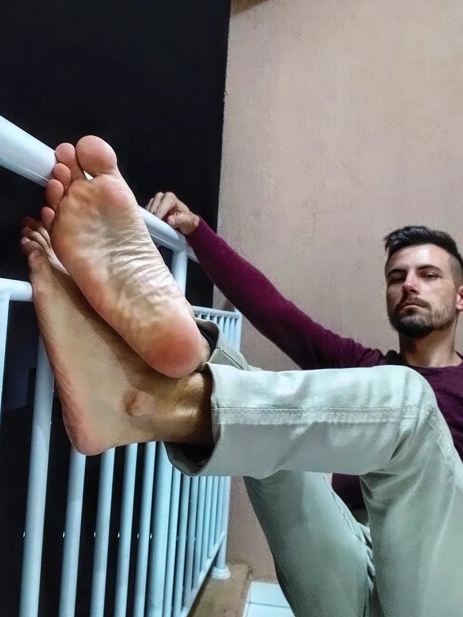 adukelikeme's tweet photo. Bring ya to the brink 👣

.
.
.
.
.
.
.

#malefeet #malesoles #feet #barefeet https://t.co/sAhtslfVuo