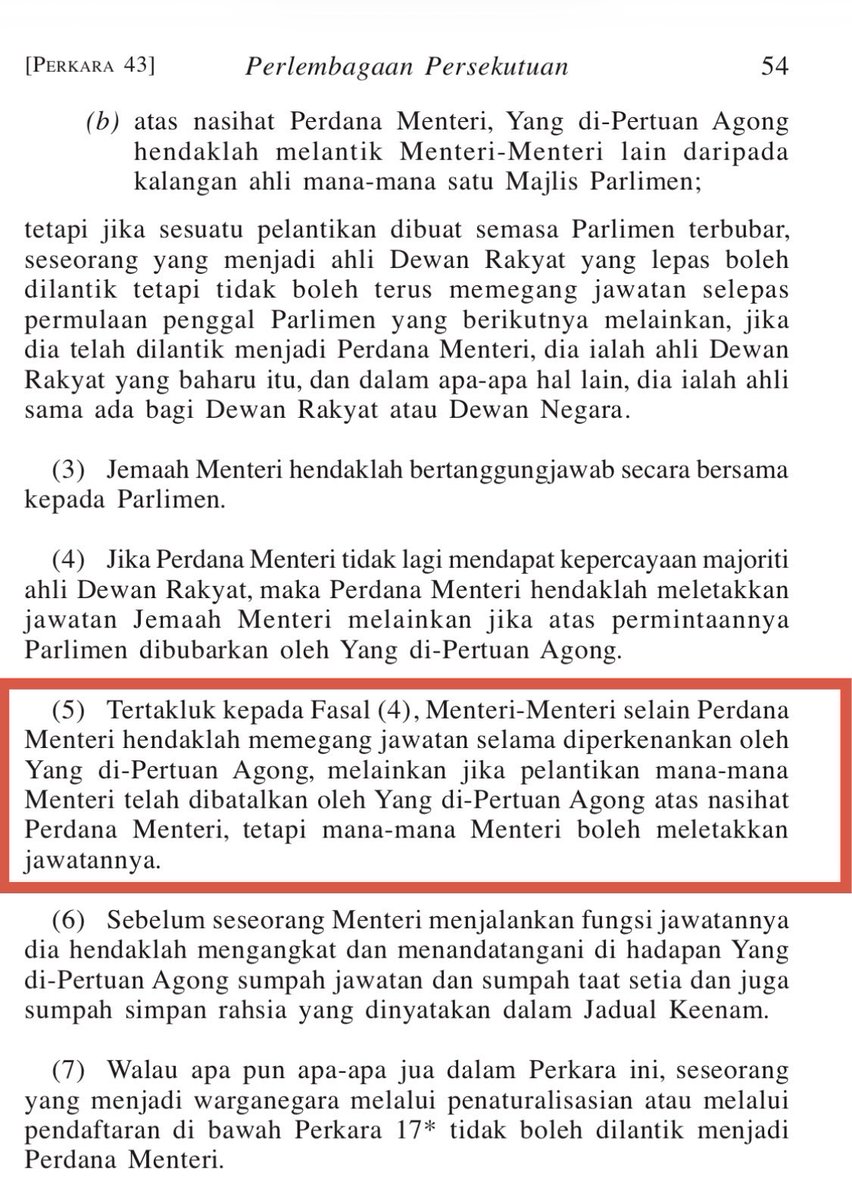 The_Endie's tweet photo. Buat yang bertanya, ya betul. Raja tak boleh sesuka hati pecat menteri, walaupun dah tak berkenan TANPA nasihat dari perdana menteri. Menteri ialah eksekutif, raja pula bukan kuasa eksekutif. Di negara lain, bila tidak ada segregation of power, maka akan ada abuse of power. https://t.co/bcMo4Ps2Bt