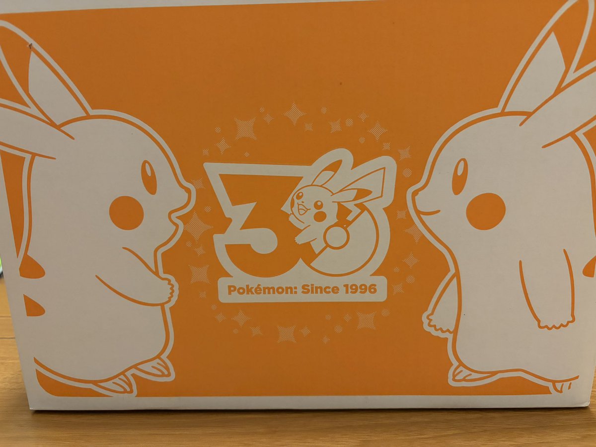 ayatori293's tweet photo. はじまりのピカチュウ届いた！
母からのおさがりで始めたピカチュウ版は私の初めてのゲームでもある…感慨深い
#ポケモン #はじまりのピカチュウ https://t.co/vN4XxSUmyE