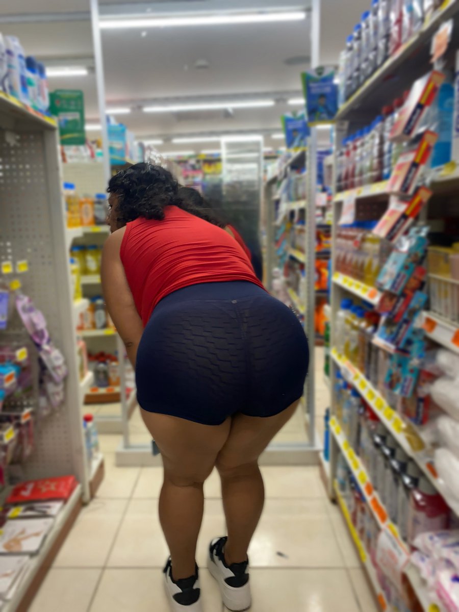 GirlsinLeggings's tweet photo. Shopping with @Ailin_Manu is always so exciting, it's crazy 🥵 https://t.co/idxvIn7R0I