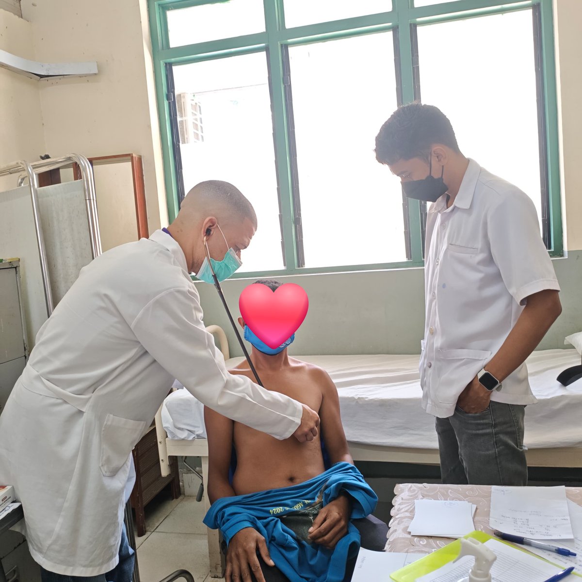 cubacooperatlap's tweet photo. El Dr Ernesto Acosta EspMGI de #BMCTL🇹🇱🇨🇺 de #APSDili utiliza la consulta medica como escenario para potenciar habilidades del examen físico en los estudiantes de 6to año #ESM ,por una enseñanza de calidad para el pueblo timorense
#CubaCoopera https://t.co/odcGZ13sWN