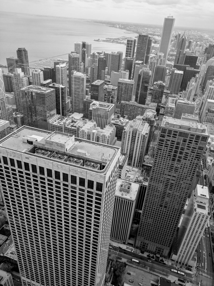 EmpireofVisuals's tweet photo. Chicago skyline circa 2017 https://t.co/c64kx1IbDb