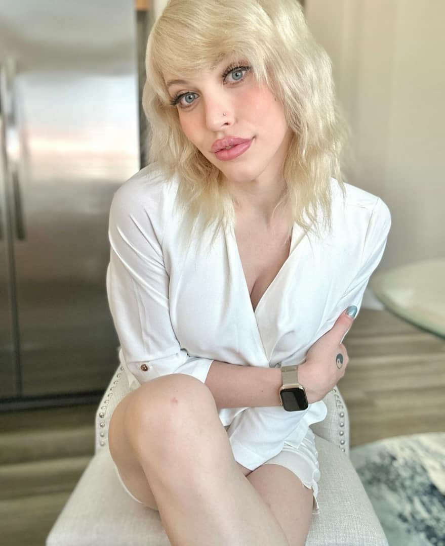 Sophiackva's tweet photo. Would you ever date  a trans girl 🏳️‍⚧️🍆🍆 https://t.co/fJxVPbNTWi