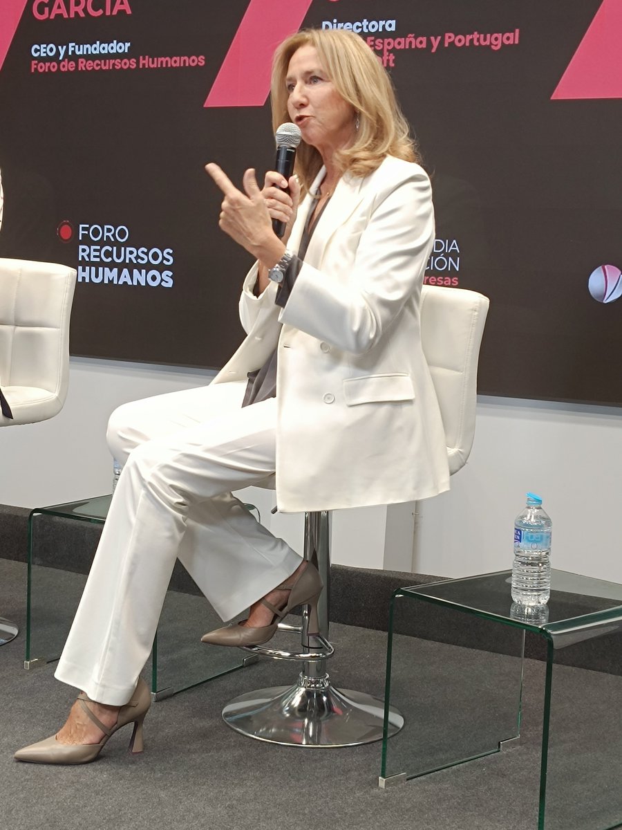 ForoRRHH's tweet photo. @MicrosoftES 🔴 #COMUNICARH
La #Comunicación como impulsor del cambio
👤 Mar Garre - Directora de Personas, Comunicación y Sostenibilidad d @LineaDirecta_es
🎙️ “El plan de comunicación tiene que ser integral y coherente para evitar desconfianza y falta de credibilidad”
#RRHH #Liderazgo https://t.co/NoHjS7Cz8X